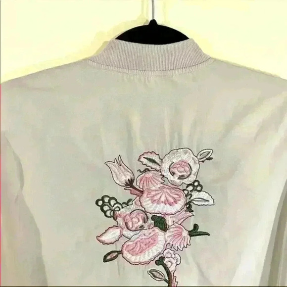 Candies Tan Ruffled Floral Embroidered Cropped Bomber Jacket Size M - Picture 4 of 12